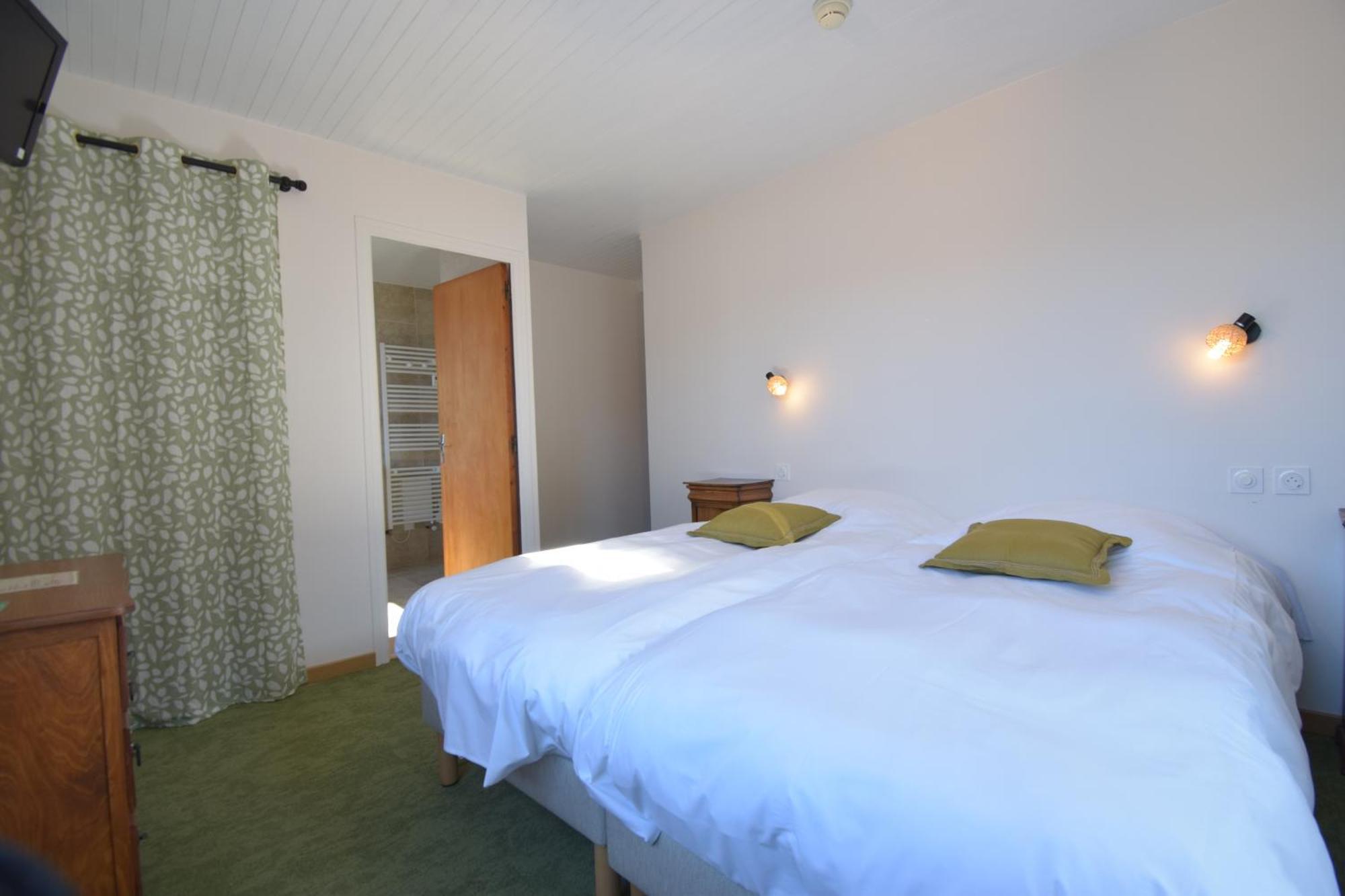 Hotel Les Chenets Saint-Julien-en-Champsaur Экстерьер фото