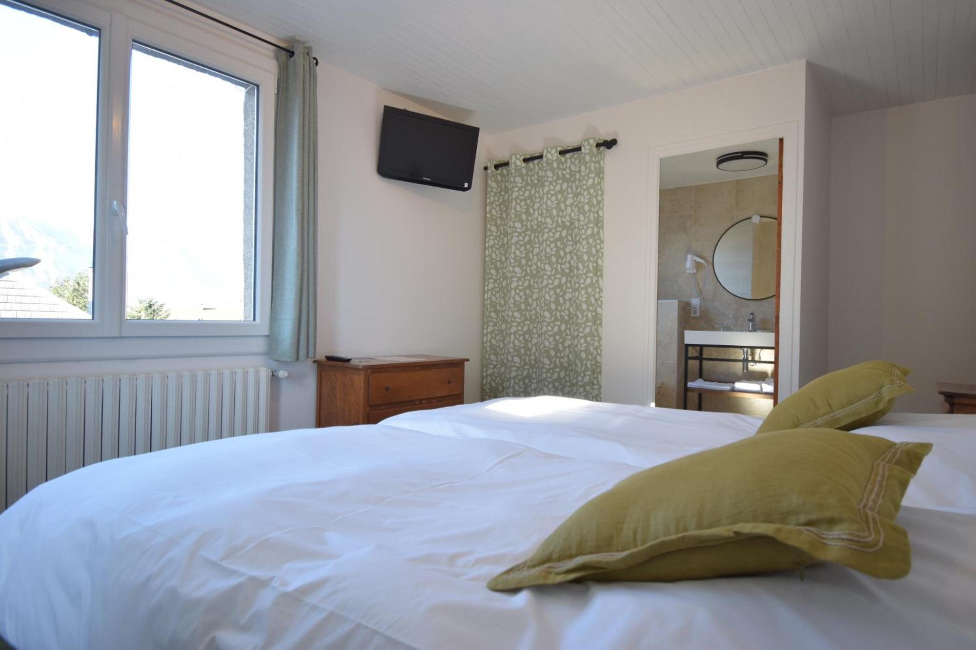 Hotel Les Chenets Saint-Julien-en-Champsaur Экстерьер фото